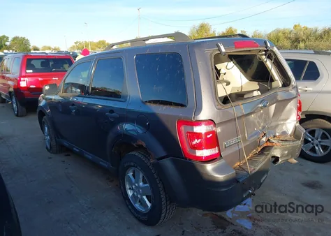 2010 Ford Escape Xlt z USA, uszkodzony, nr VIN 1FMCU0D75AKA35465
